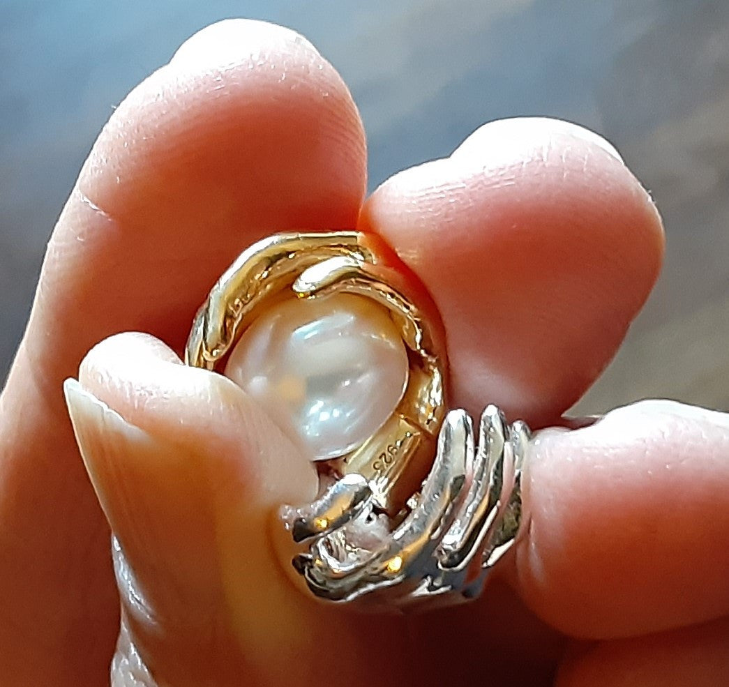 Leona's Healing Hands, Locket for Crystals or Essential Oils, 18K Gold