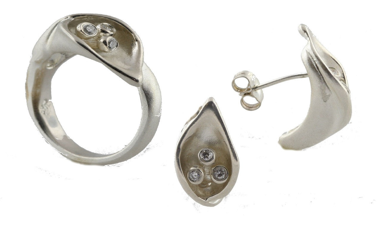 Calla Lily Earrings- 14K Gold with Diamond Centers