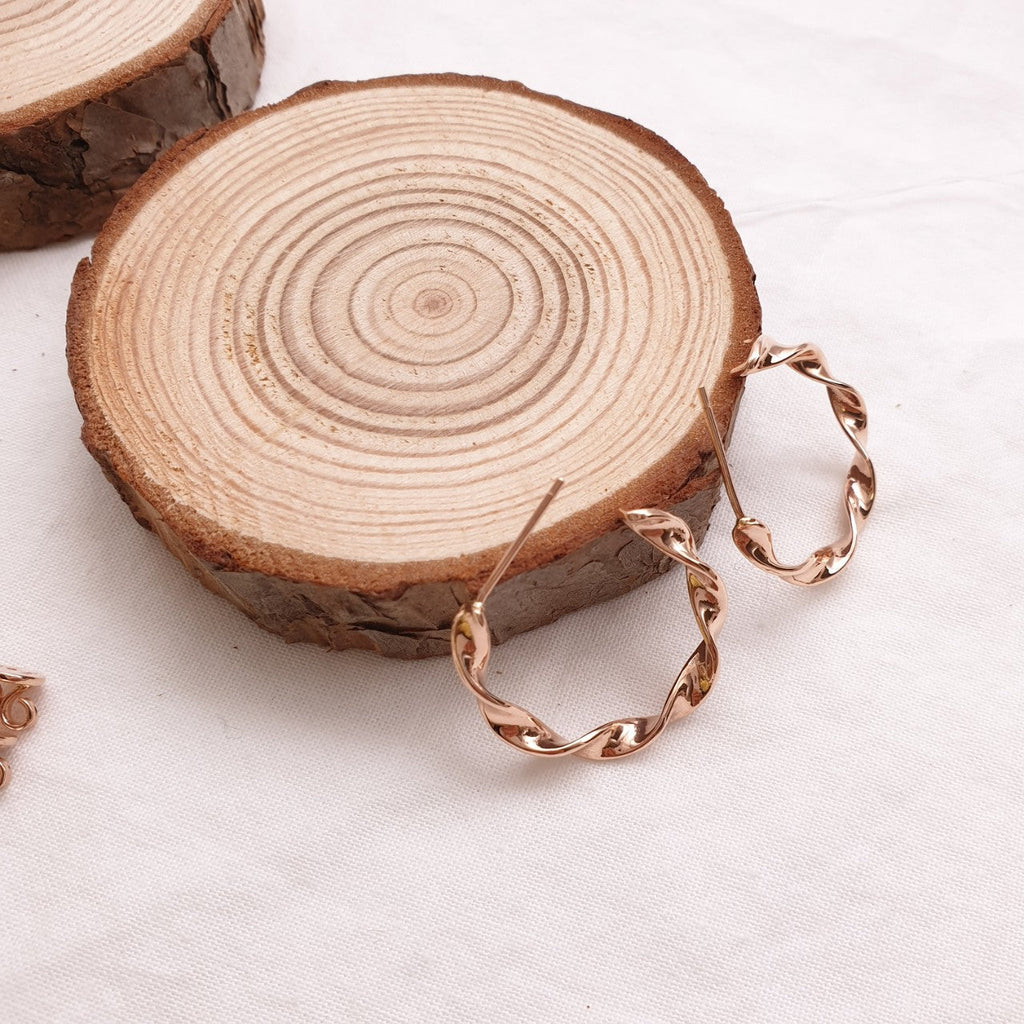 Twisted circle earrings