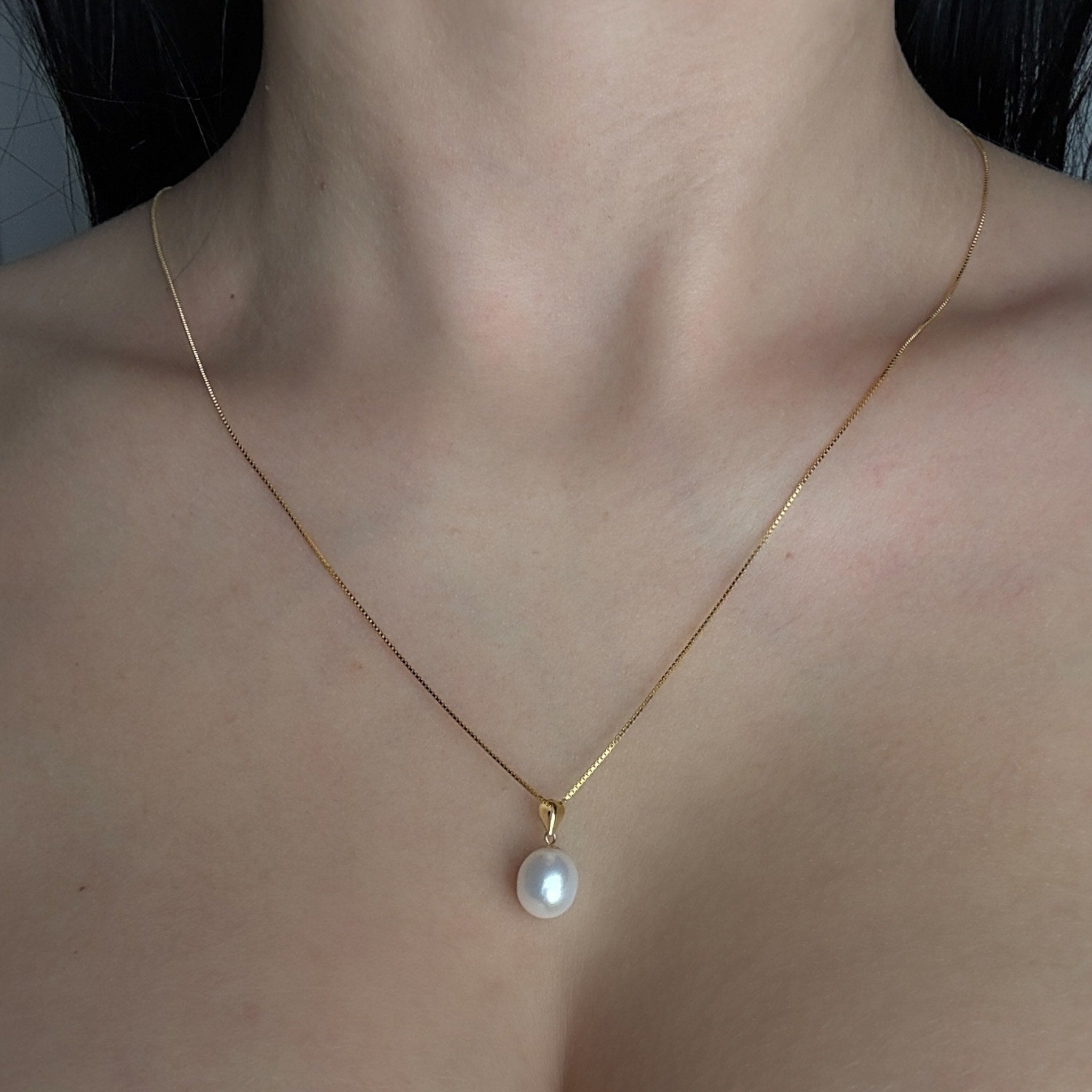 Timeless elegance in 18K gold and sterling silver. A natural freshwater pearl pendant necklace — minimalist, refined, and perfect for everyday luxury.