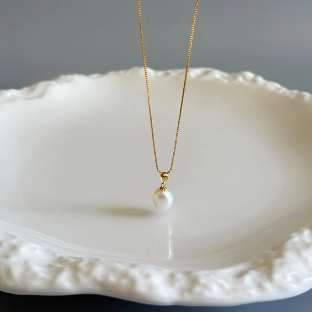 Timeless elegance in 18K gold and sterling silver. A natural freshwater pearl pendant necklace — minimalist, refined, and perfect for everyday luxury.
