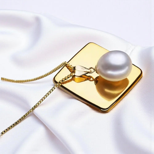 Timeless elegance in 18K gold and sterling silver. A natural freshwater pearl pendant necklace — minimalist, refined, and perfect for everyday luxury.