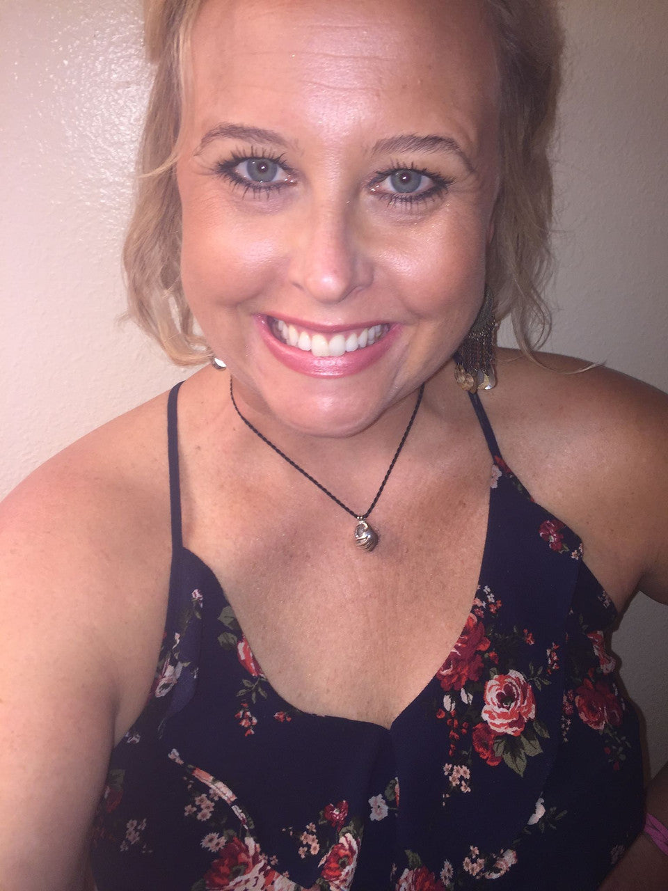 Leona's Healing Hands, Locket for Crystals or Essential Oils, 18K Gold