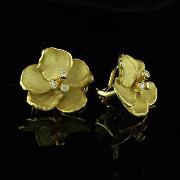 Metal Petals- Pansy Earring-Large-18k Gold & Diamonds