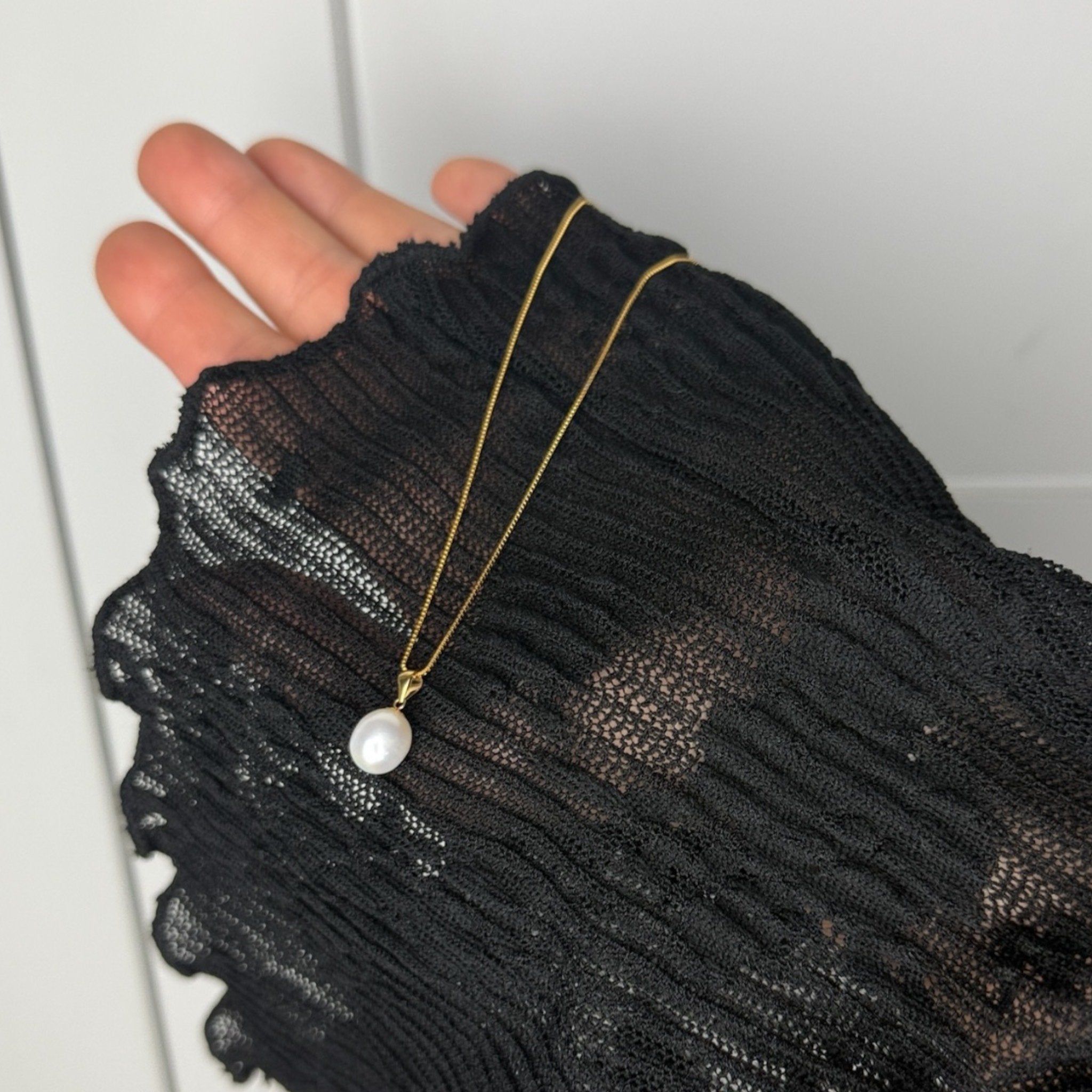 Timeless elegance in 18K gold and sterling silver. A natural freshwater pearl pendant necklace — minimalist, refined, and perfect for everyday luxury.