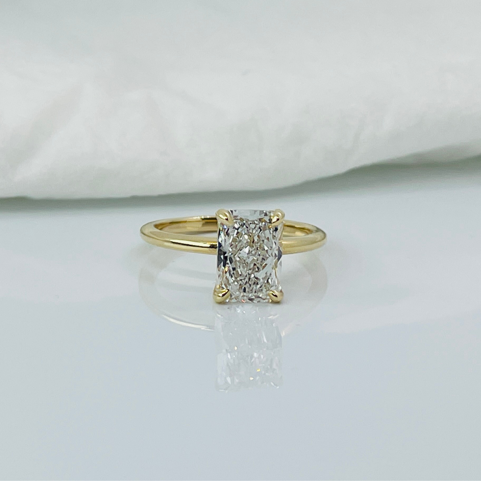Elegant Radiant Cut Diamond 14K Solid Gold Solitaire Engagement Ring
