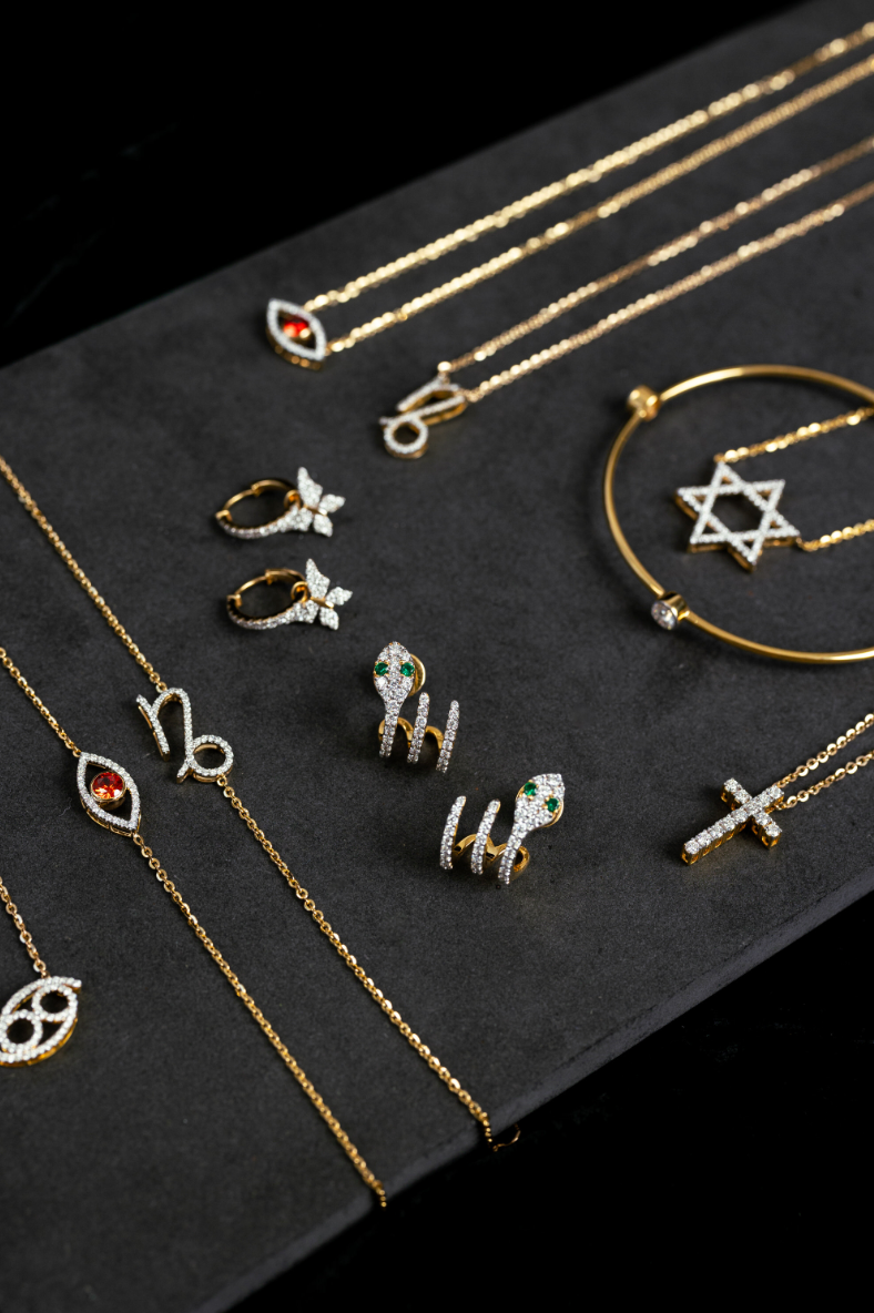 Dangling Diamond Solid Bead Necklace-4