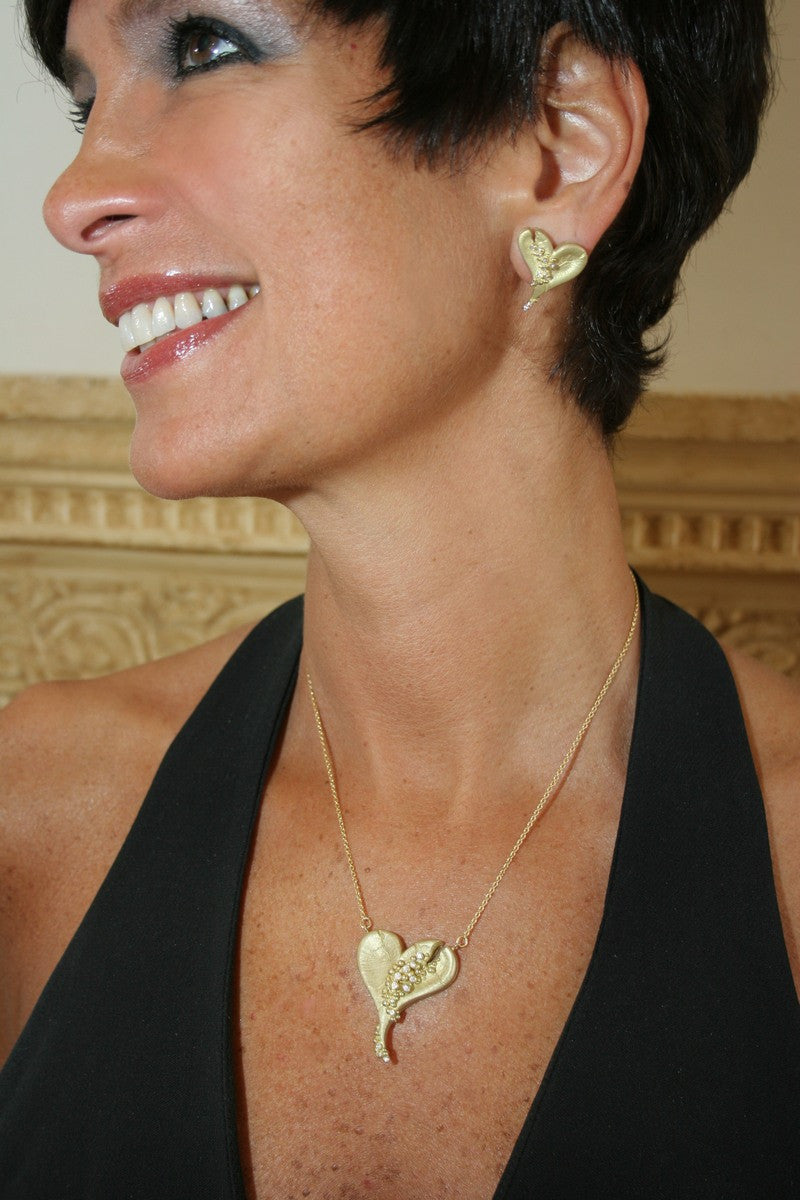 Hearts-Lucky Break Necklace-Large-18K Gold with Overflowing Diamonds
