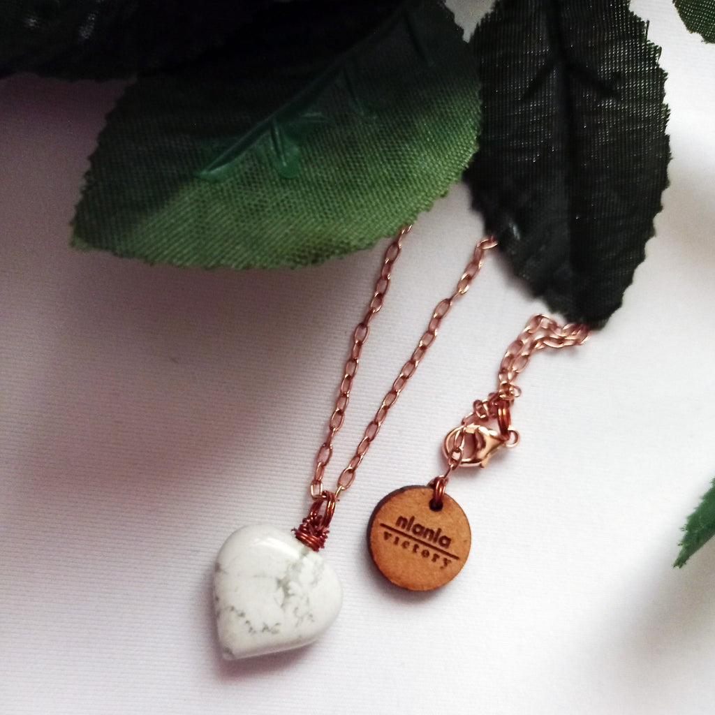 amá amá, White howlite Rose Gold necklace