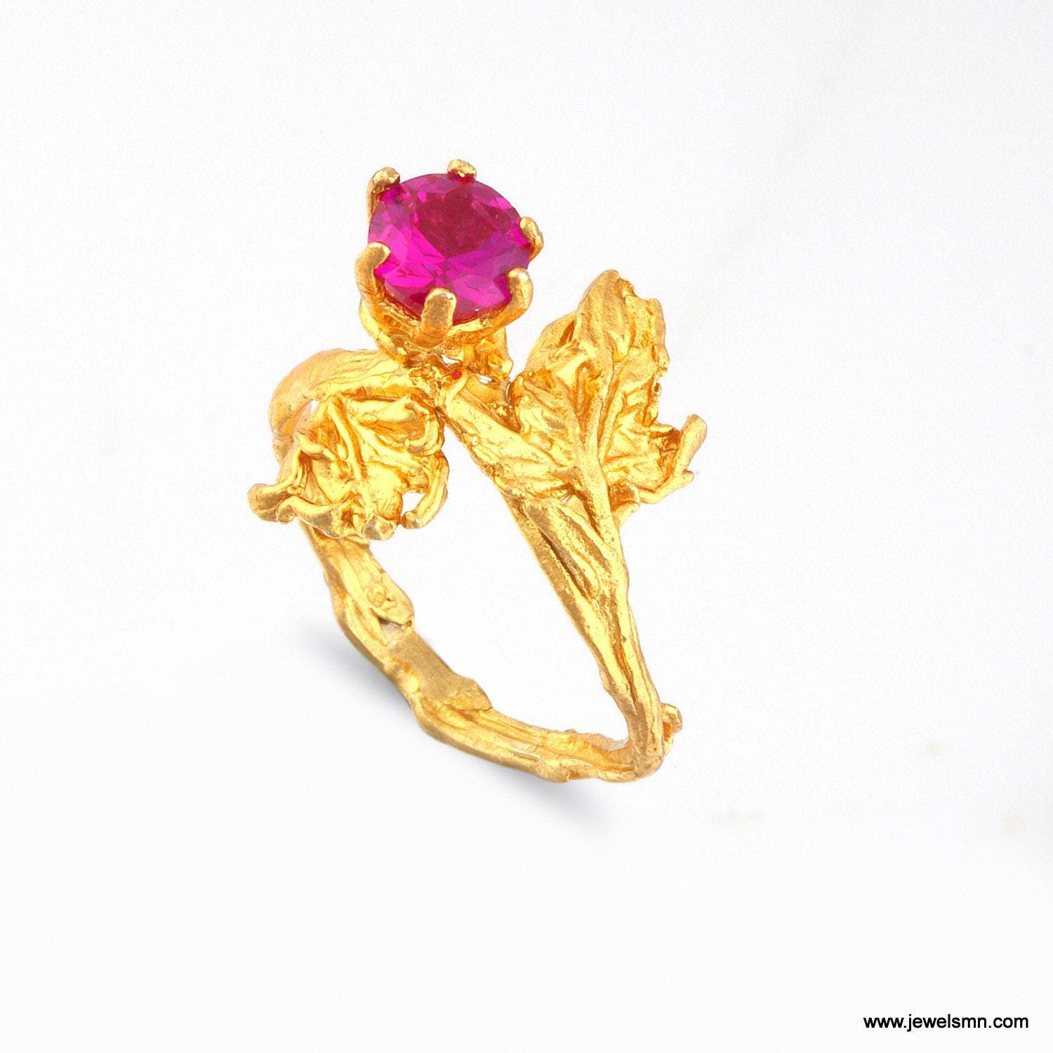 Nature-Inspired Gold Branch Ring: Vine Leaf with Lab Diamond