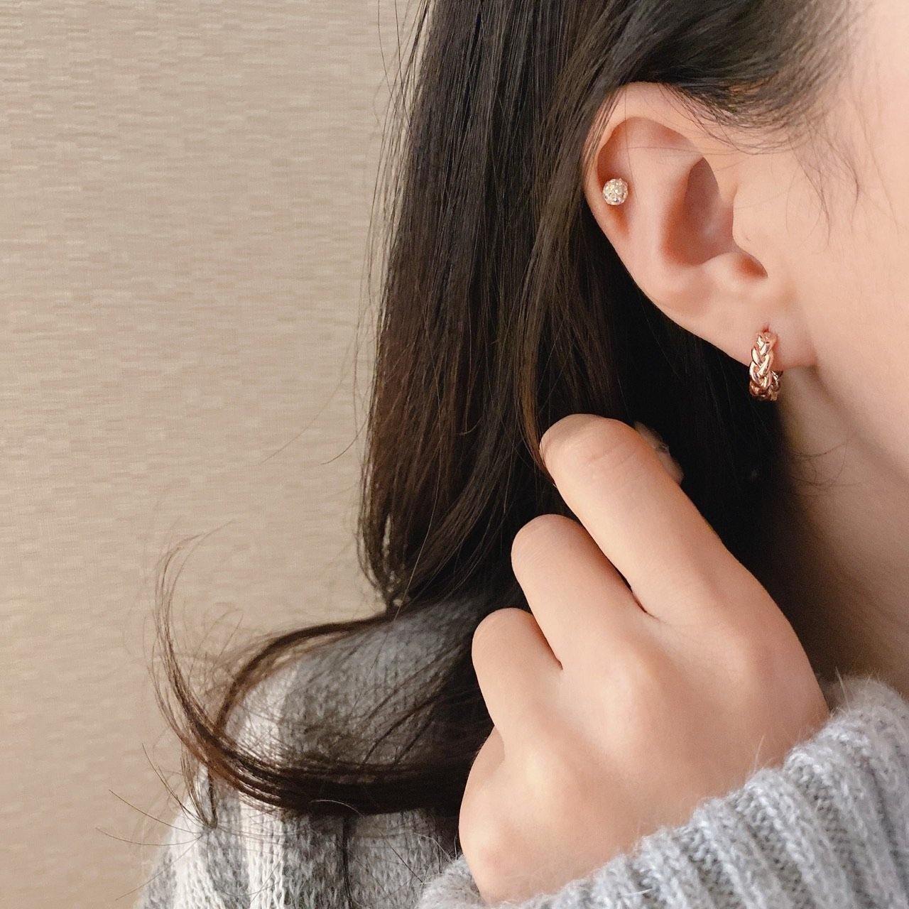 15mm knot huggie earrings (pair)