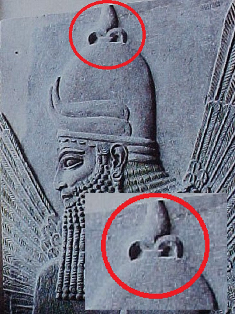 Fleur de Lis Pendant / Necklace, 18K Gold with diamonds.