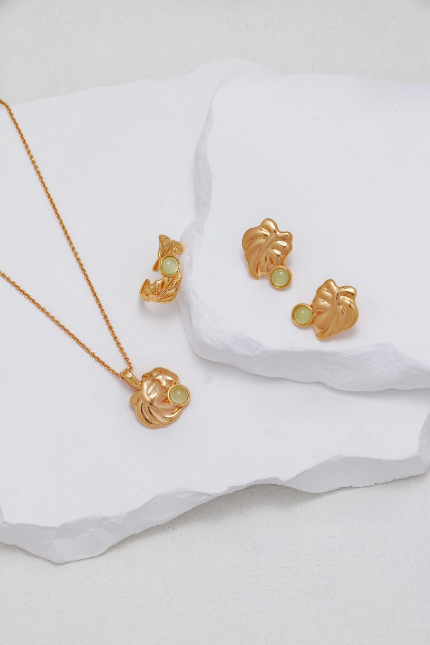 Leaf-Shaped Chalcedony ring